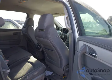 2015 Chevrolet Traverse Ls z USA, uszkodzony, nr VIN 1GNKVFED5FJ233018